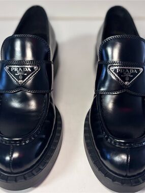 Size 36 Women’s Prada Loafers Like New